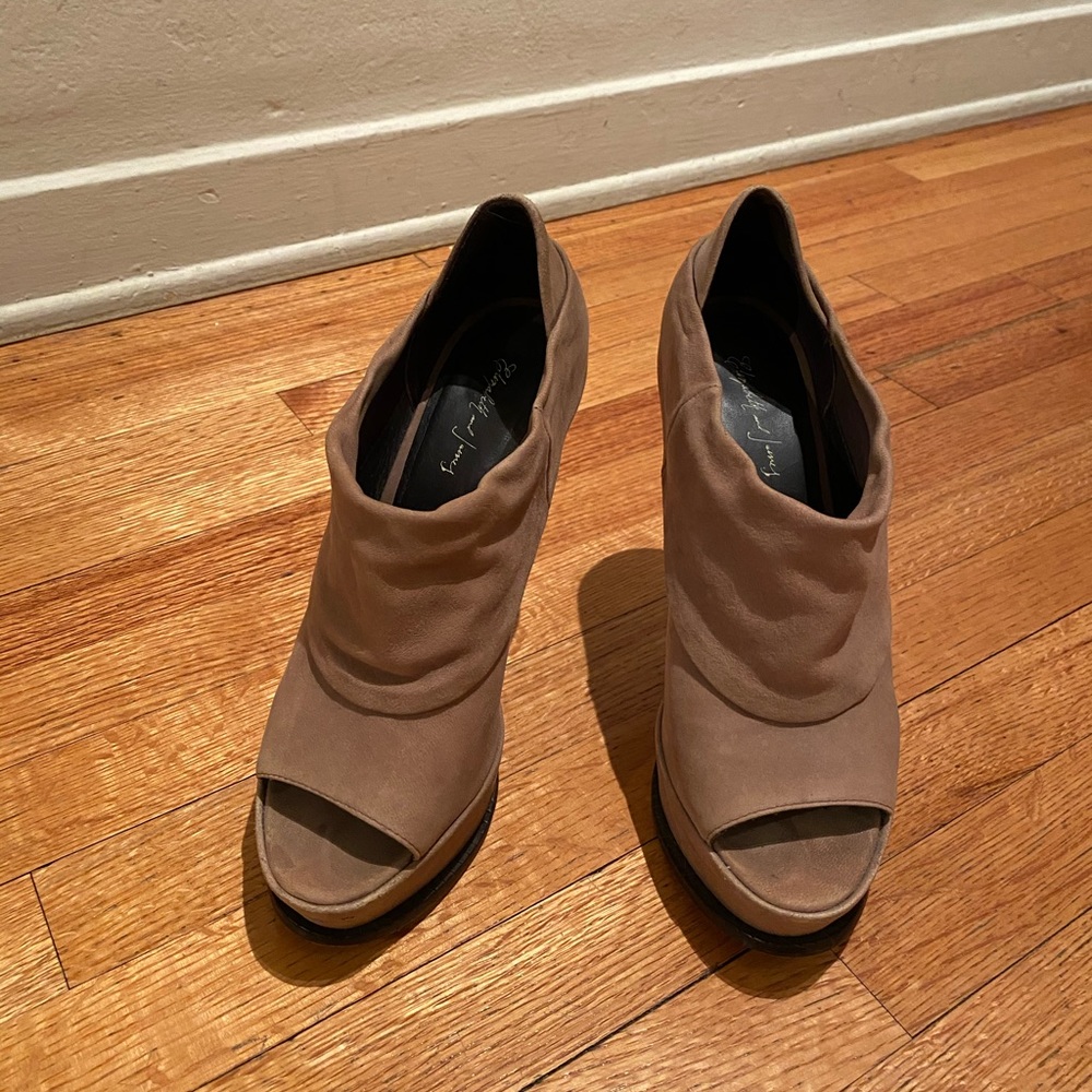 Elizabeth and James platform heels/lowcut booties